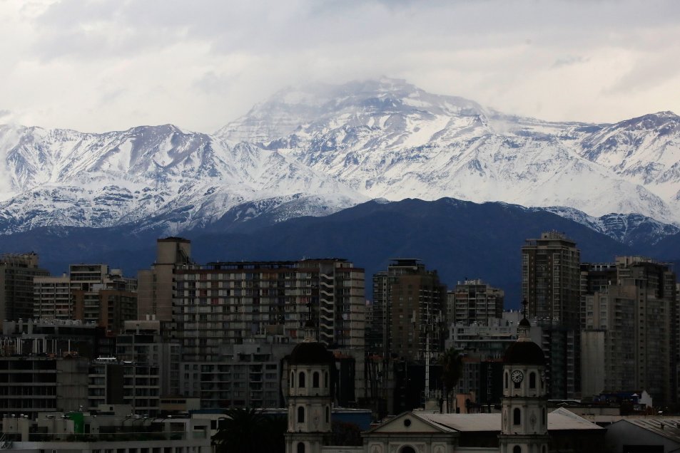 Vuelve el frío intenso en Santiago tras las lluvias de este domingo