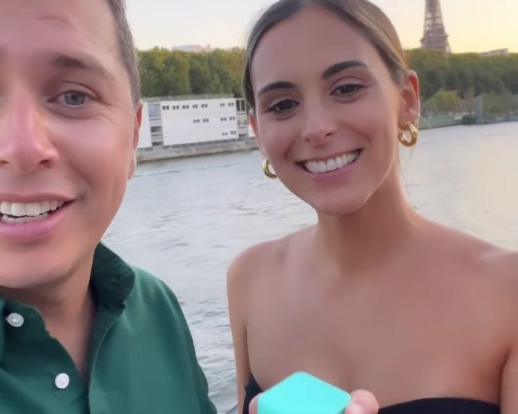 Karol Lucero junto a su novia en Paris.