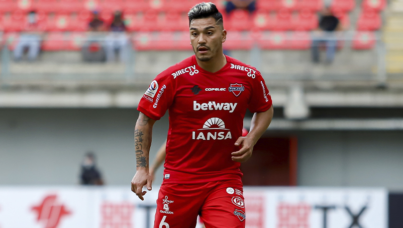 Lorenzo Reyes continuará en Ñublense este 2023.