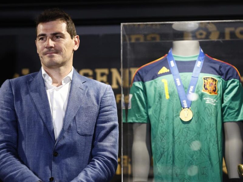 Iker Casillas, histórico del Real Madrid y España, donó su camiseta de campeón del mundo al Museo Legends.