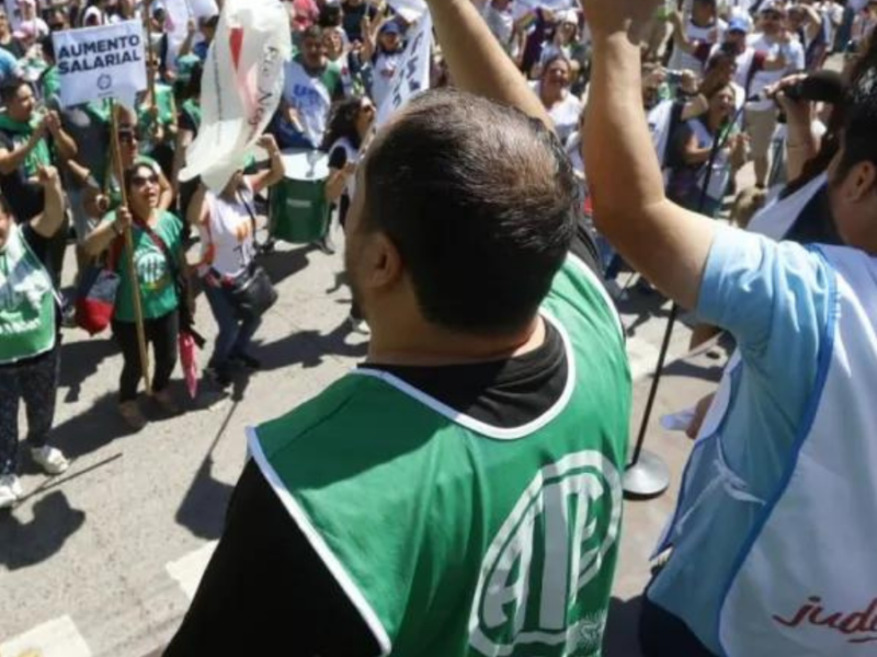 Marcharán para rechazar el DNU que firmó el presidente de Argentina, Javier Milei.