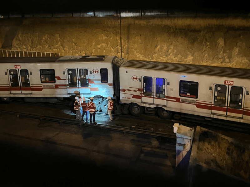 Metro mantiene dos estaciones cerradas