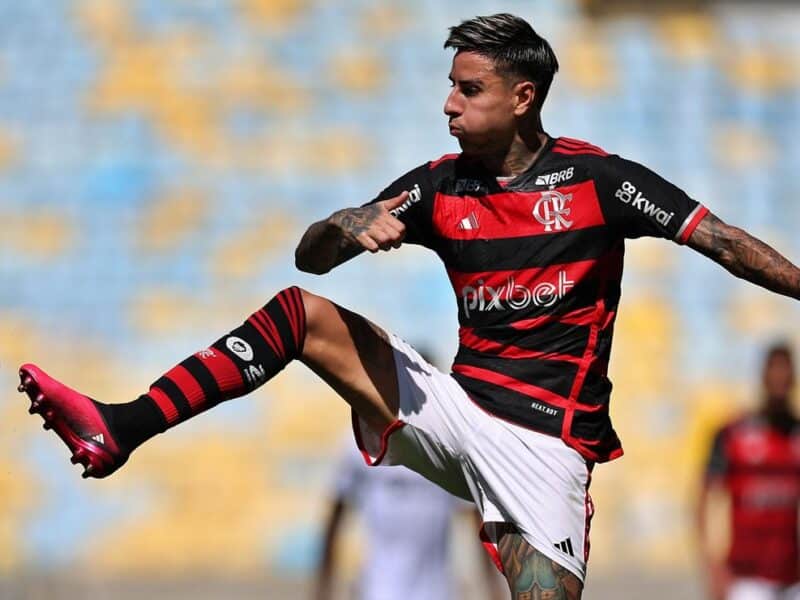 Alerta en La Roja: Erick Pulgar sale lesionado en el duelo entre Flamengo y Botafogo
