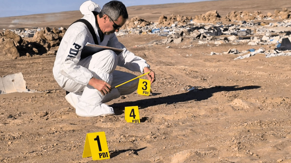 PDI investiga hallazgo de cuerpo con impactos balísticos en Pozo Almonte.