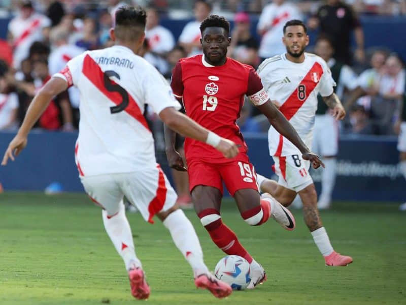 Canadá vence a Perú y se mete en la lucha por la clasificación