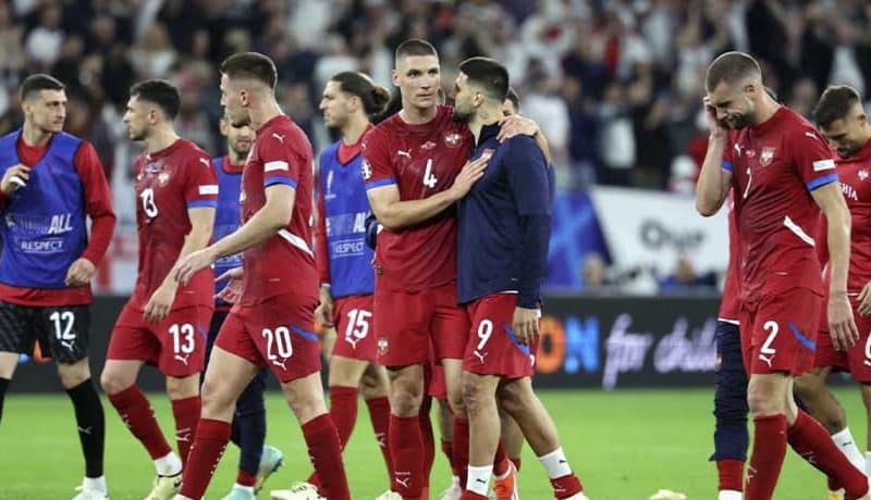 Serbia amenaza con irse de la Eurocopa.