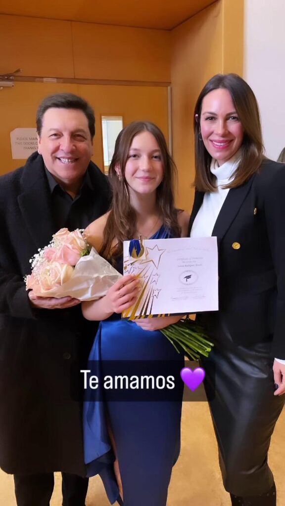Instagram Claudia Arnello, graduación de su hija Julieta. Julio César Rodríguez