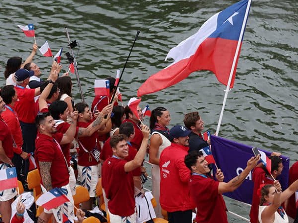 ¡Tremendos! Team Chile desfila en el Río Sena en la apertura de los Juegos Olímpicos