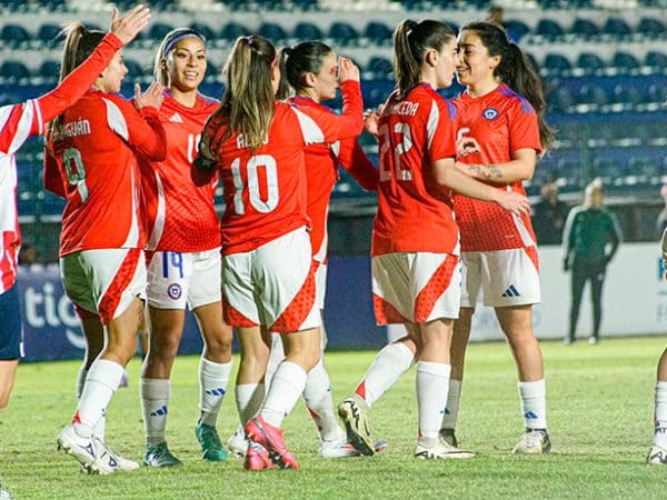 La Roja femenina le propina una goleada a Paraguay
