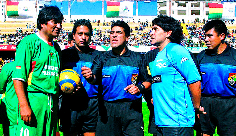 Evo Morales junto a Diego Maradona.