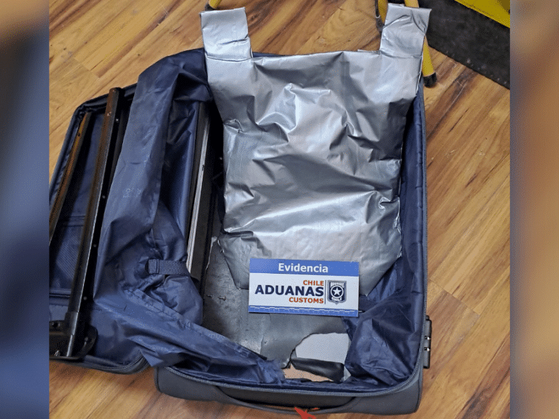 Sorprenden a boliviana que intentó pasar más de dos kilos de cocaína ocultos en su equipaje por paso fronterizo Ollagüe.