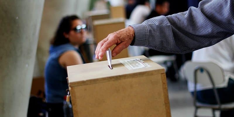 Con voto voluntario, solo 6 de 10 chilenos votaría y uno de cada dos chilenos votará por la oposición en las elecciones municipales