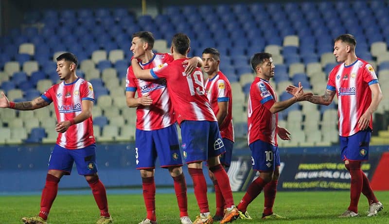 Linares da la sorpresa en Copa Chile ante Ñublense