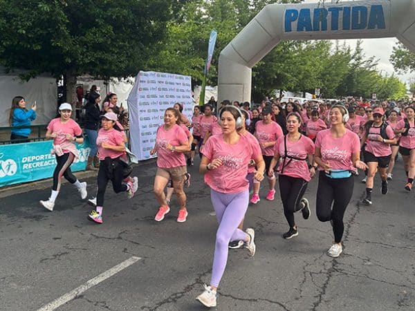 La Reina se mueve con masiva corrida para concientizar sobre cáncer de mama